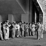 9 agosto 1941 “Briefing” del 160° Gruppo prima della partenza per l'Africa. Davanti il Ten. Col. Zanni ed il Capitano Arcangeletti. | Foto: Ass. 4° Stormo Gorizia